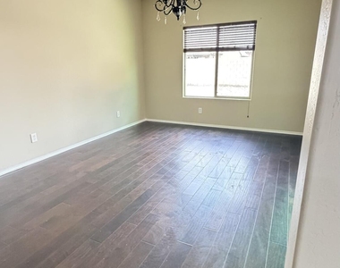 10786 W Yearling Road - Photo Thumbnail 11