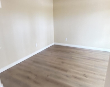 10786 W Yearling Road - Photo Thumbnail 15