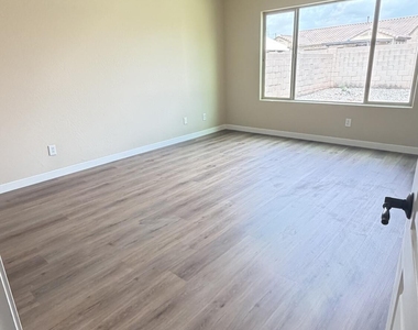 10786 W Yearling Road - Photo Thumbnail 10