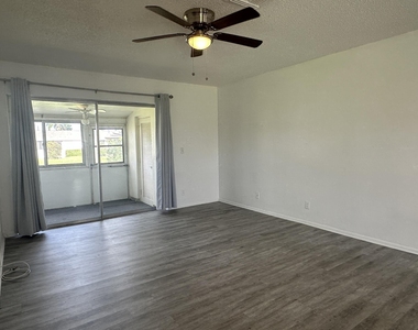 2723 Dudley Drive W - Photo Thumbnail 2