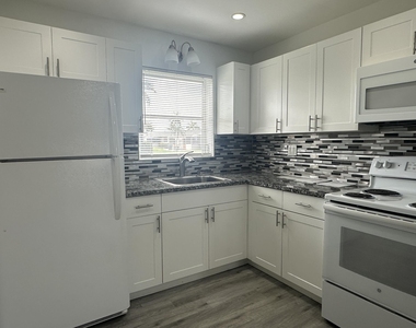 2723 Dudley Drive W - Photo Thumbnail 6