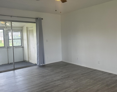 2723 Dudley Drive W - Photo Thumbnail 3