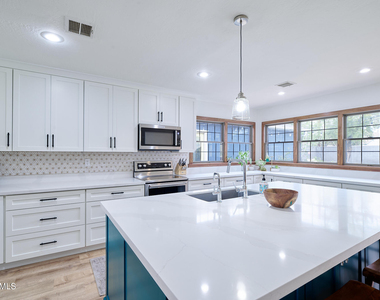 1708 E Montebello Avenue - Photo Thumbnail 13
