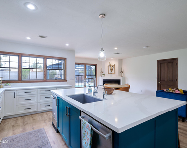 1708 E Montebello Avenue - Photo Thumbnail 25