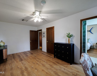 1708 E Montebello Avenue - Photo Thumbnail 15
