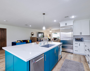 1708 E Montebello Avenue - Photo Thumbnail 7