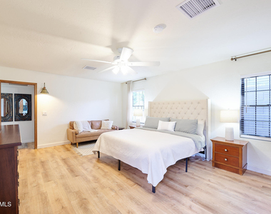 1708 E Montebello Avenue - Photo Thumbnail 5