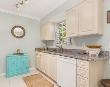 808 Iroquois Street - Photo Thumbnail 7