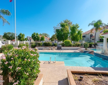 1717 E Union Hills Drive - Photo Thumbnail 11