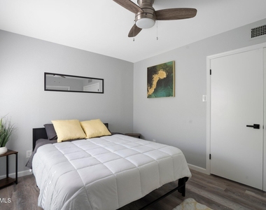 1717 E Union Hills Drive - Photo Thumbnail 9