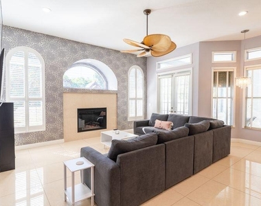 6138 Nw Ginger Lane - Photo Thumbnail 2