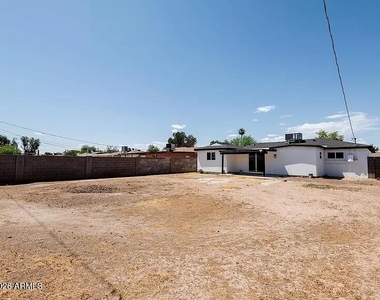 2915 W Griswold Road - Photo Thumbnail 16