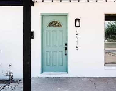2915 W Griswold Road - Photo Thumbnail 1