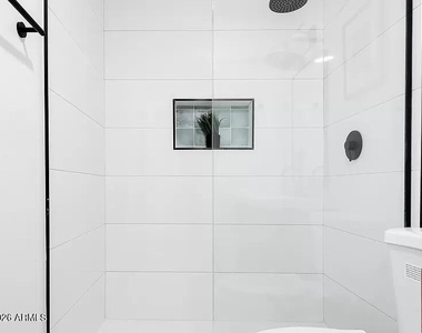 2915 W Griswold Road - Photo Thumbnail 11