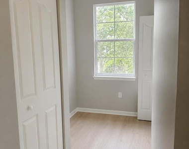 9825 Baywinds Drive - Photo Thumbnail 9