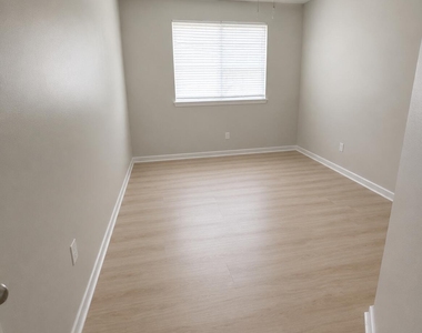 9825 Baywinds Drive - Photo Thumbnail 10