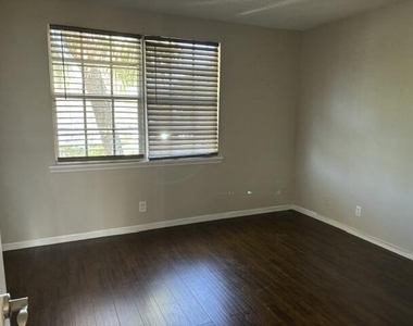 5380 Jubilee Way - Photo Thumbnail 11