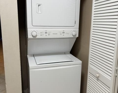 5380 Jubilee Way - Photo Thumbnail 6