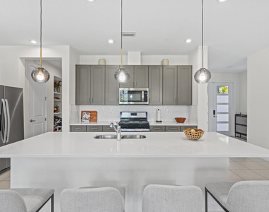 10700 Sw Gloriana Street - Photo Thumbnail 8