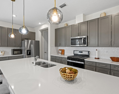 10700 Sw Gloriana Street - Photo Thumbnail 5