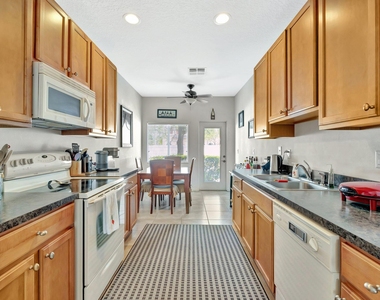 2061 Se Glen Ridge Drive - Photo Thumbnail 5