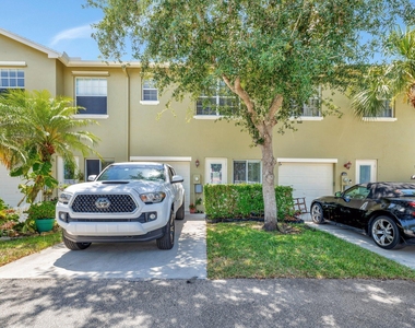 2061 Se Glen Ridge Drive - Photo Thumbnail 20