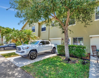2061 Se Glen Ridge Drive - Photo Thumbnail 21