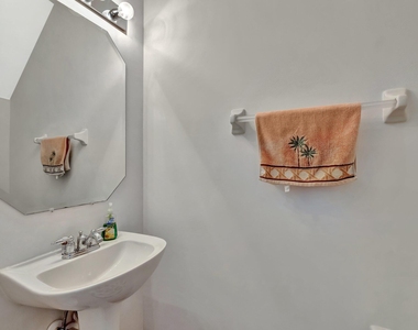 2061 Se Glen Ridge Drive - Photo Thumbnail 9