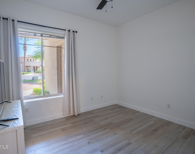 11000 N 77th Place - Photo Thumbnail 24