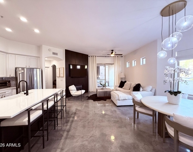 11000 N 77th Place - Photo Thumbnail 6