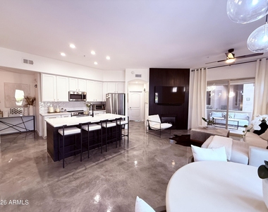 11000 N 77th Place - Photo Thumbnail 4