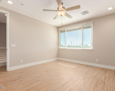 7550 E Osborn Road - Photo Thumbnail 7