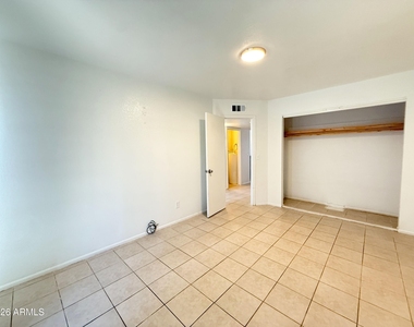 2061 S Apache Drive - Photo Thumbnail 10