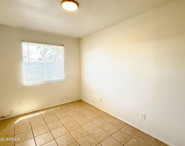 2061 S Apache Drive - Photo Thumbnail 6