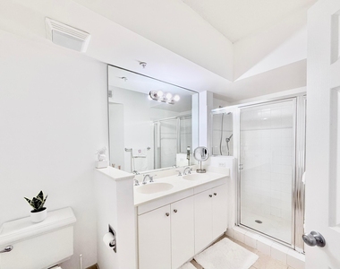 4404 Tuscany Way - Photo Thumbnail 10