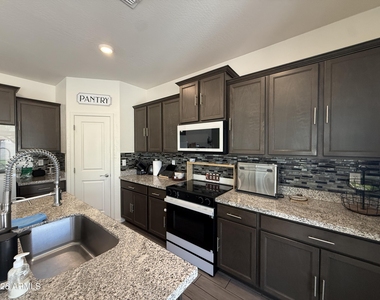 8804 W Jefferson Street - Photo Thumbnail 7