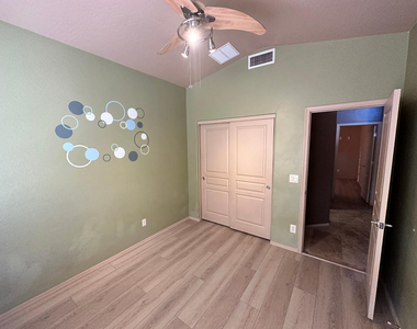 1026 W Euclid Avenue - Photo Thumbnail 15