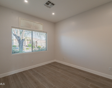 24066 N 76th Place - Photo Thumbnail 17