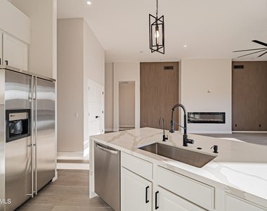 24066 N 76th Place - Photo Thumbnail 31