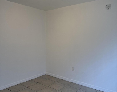 906 Se Tarpon Avenue - Photo Thumbnail 5