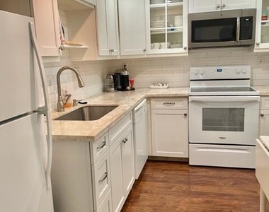 2840 Cynthia Lane - Photo Thumbnail 11