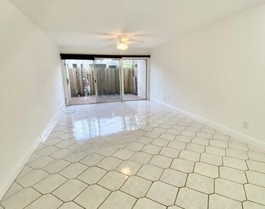 15385 S Dixie Highway - Photo Thumbnail 2