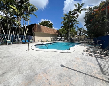 15385 S Dixie Highway - Photo Thumbnail 9