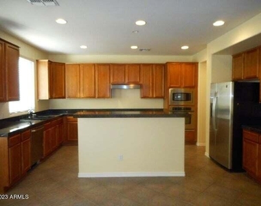 3989 E Hummingbird Lane - Photo Thumbnail 5