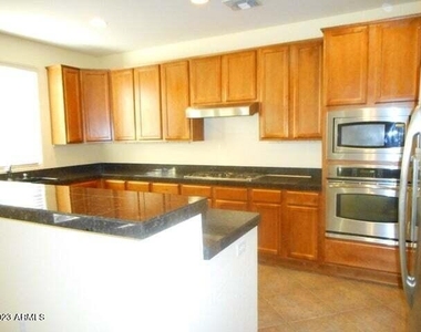3989 E Hummingbird Lane - Photo Thumbnail 4