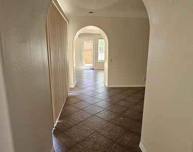 3989 E Hummingbird Lane - Photo Thumbnail 3