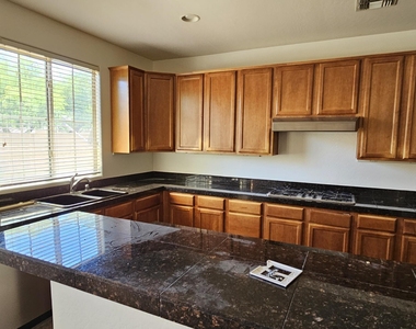 3989 E Hummingbird Lane - Photo Thumbnail 1