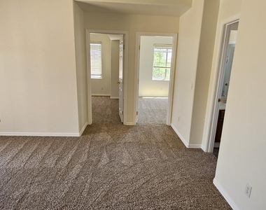 3989 E Hummingbird Lane - Photo Thumbnail 6