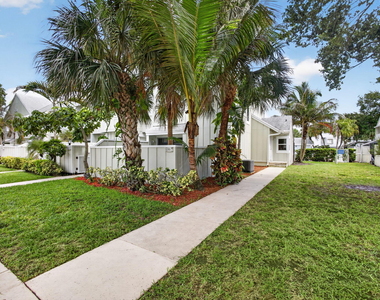 6391 Riverwalk Lane - Photo Thumbnail 13