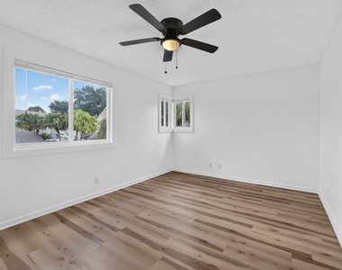 6391 Riverwalk Lane - Photo Thumbnail 42
